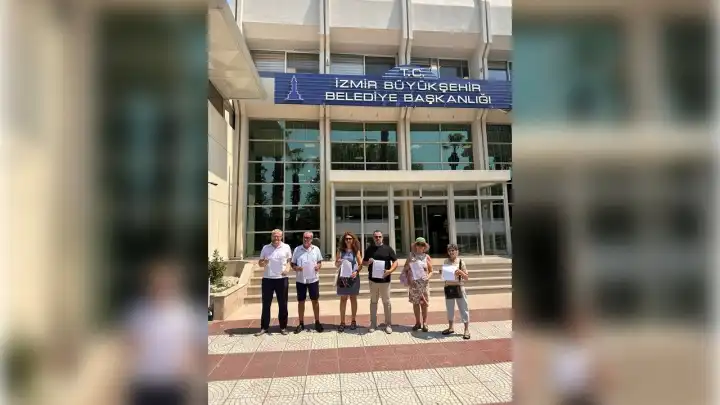 Karşıyaka'da kooperatif mağdurları kira yardımı talep ediyor
