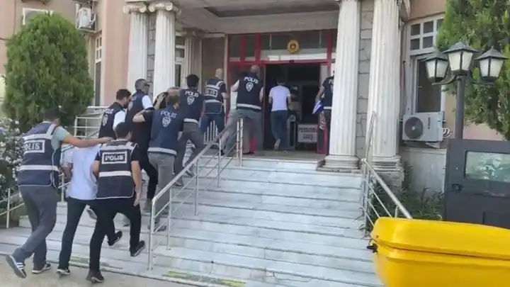 MİT dolandırıcıları İzmir'de yakalandı