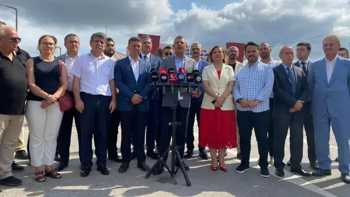 Özgür Özel: Recep Tayyip Erdoğan yenemediğini içeri atıyor