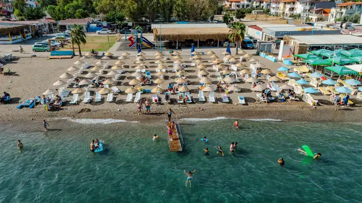 Seferihisar’da Ürkmez Sosyal Tesisi hizmete açıldı