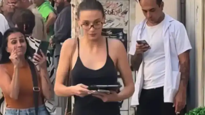 Sümeyye Aydoğan’ın hayranına tavrı olay oldu: Sırtını dönüp uzaklaştı!