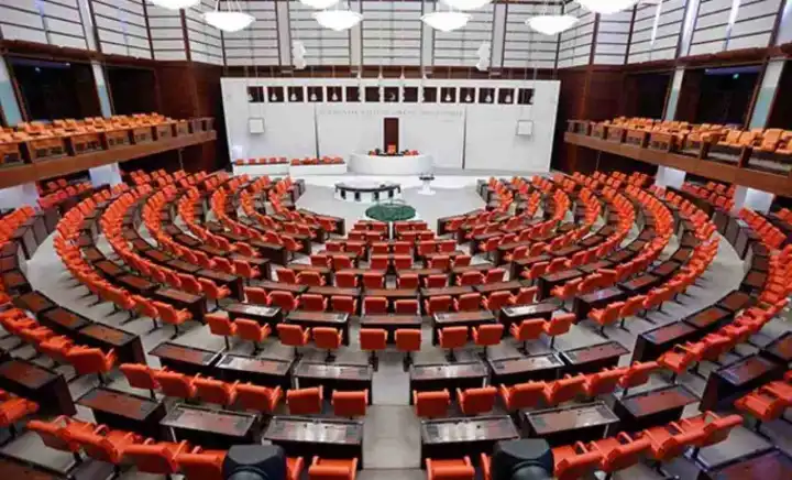 Üyeler belli oldu: Terörsüz Türkiye Komisyonu’nda İzmir’den kimler var?