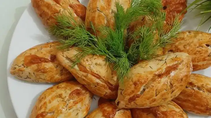 Ev Yapımı kıyır kıyır dereotlu poğaça tarifiyle kahvaltılarınıza lezzet katın!
