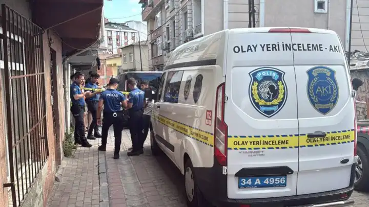 İstanbul'un göbeğinde kan donduran olay: Yumarta çırparken boğazını kesti!