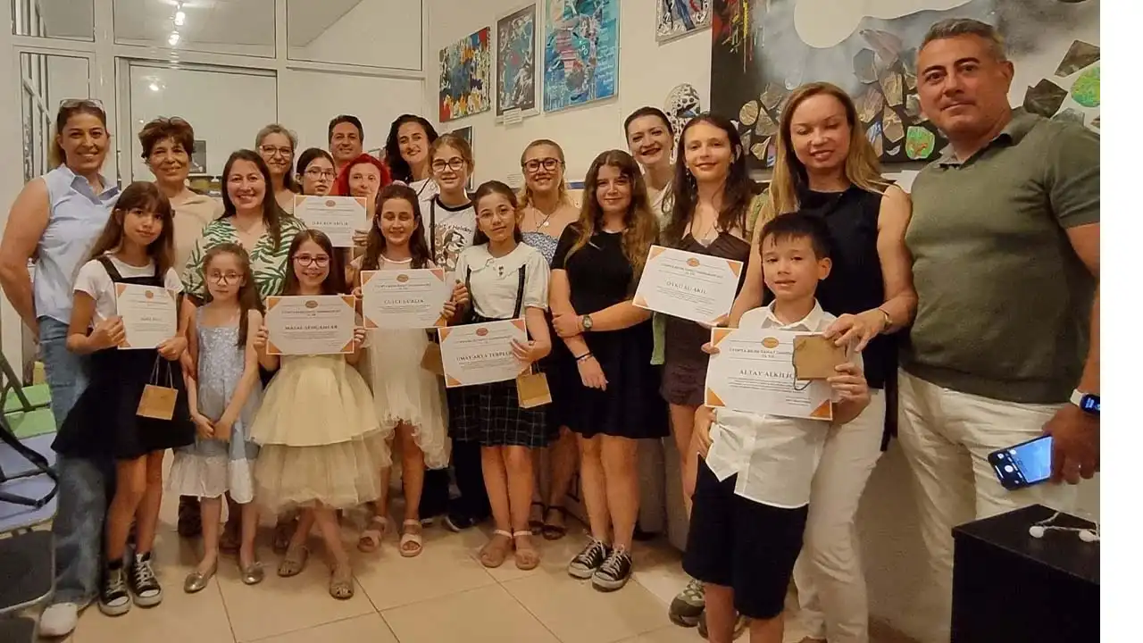 İzmir’de Ütopya Bilim/Sanat Atölyesi’nin gösterileri sanatseverlerden tam not aldı