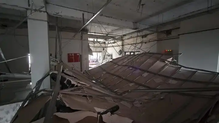 Kütahya'da asma tavanı çöken lokalde 1 kişi yaralandı