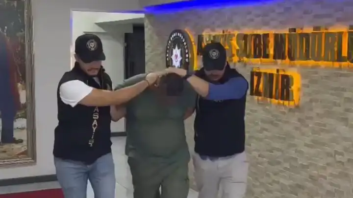 İzmir’de çifte cinayet! Kötü koku ihbarı kan dondurdu