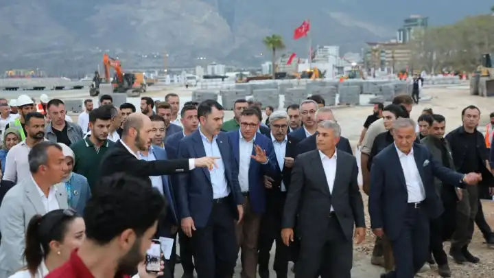 Murat Kurum İskenderun’da incelemelerde bulundu