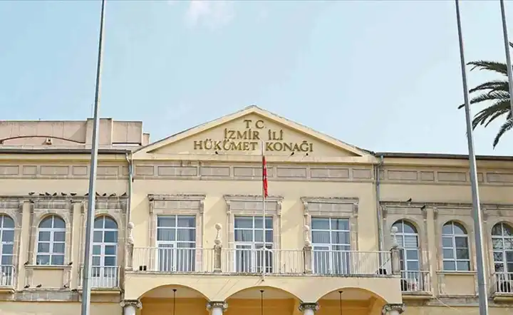 Valilikten Çeşme’deki silahlı kavgaya ilişkin açıklama: 7 kişinin yaralandığı kavga masayla ilgilenilmediği için çıkmış