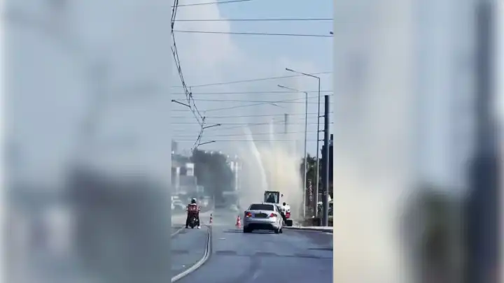 İzmir'de su kesintisi: Çiğli'de su isale hattı patladı!