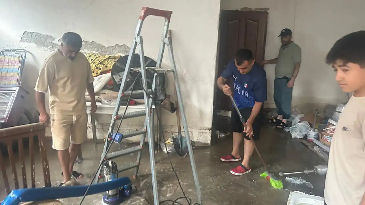 Sağanak yağış Ankara'yı vurdu: Evler tahliye edildi