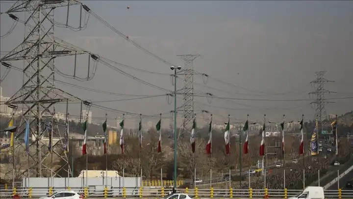Tahran'da 110 kamu kurumunun elektriği kesildi