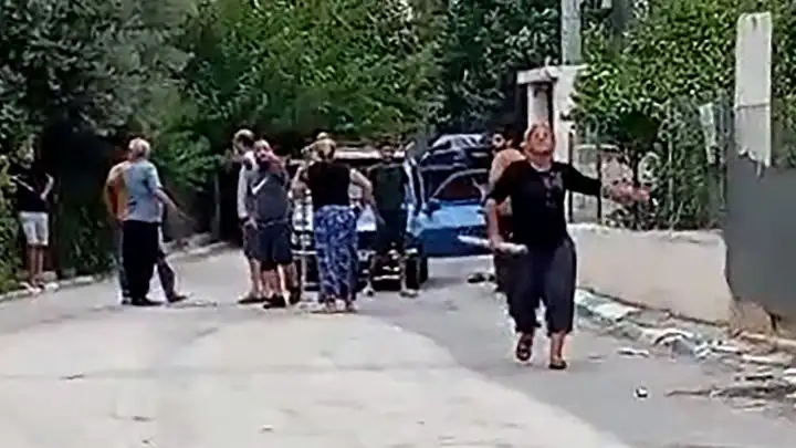Adana'da akılalmaz olay: Oğlununun kaçan topunu almak isteyince bakın neler oldu