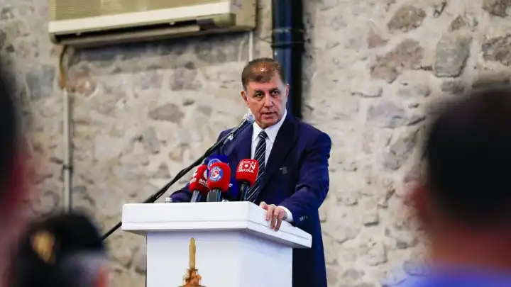 Başkan Tugay’dan Sünger Kent çıkışı: Sorunu gidermekten uzak!