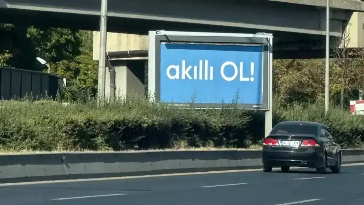 Başkentte merak uyandıran afişler: "Akıllı OL!" mesajı ne anlatıyor?