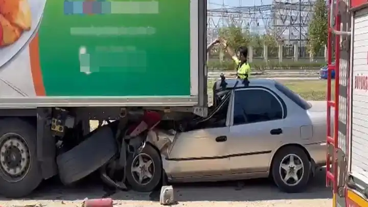 Bursa’da park halindeki TIR’a çarpan sürücü yaşamını yitirdi