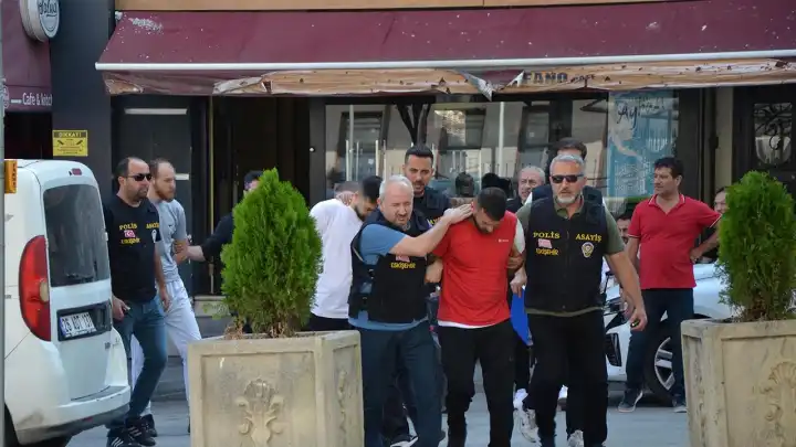 Eskişehir'deki ölümlü kavgada şüpheliler adliyeye sevk edildi