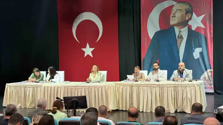 Konak Meclisi’nde gerginlik: Kumpas kurmayı çok iyi biliyorlar