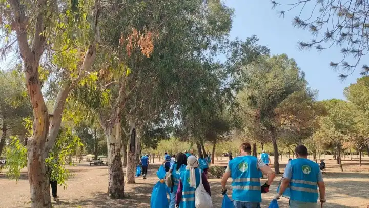 İzmir Büyükşehir Belediyesi doğal yaşamı koruyor: Çakalburnu Lagünü'nde çevre temizliği