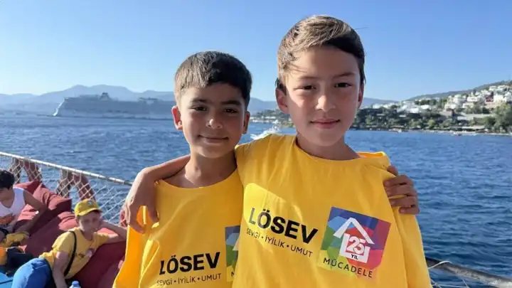 Lösemiyi yenen ikizler, LÖSEV tatil köyünde moral depoladı