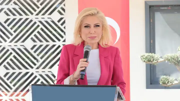 Şebnem Bursalı’dan Cemil Tugay’a sert yanıt: İzmir artık mazeret değil maharet bekliyor