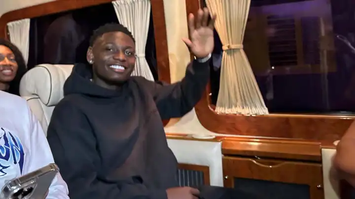 Trabzonspor’un yeni yıldızı Kazeem Olaigbe, coşkuyla karşılandı