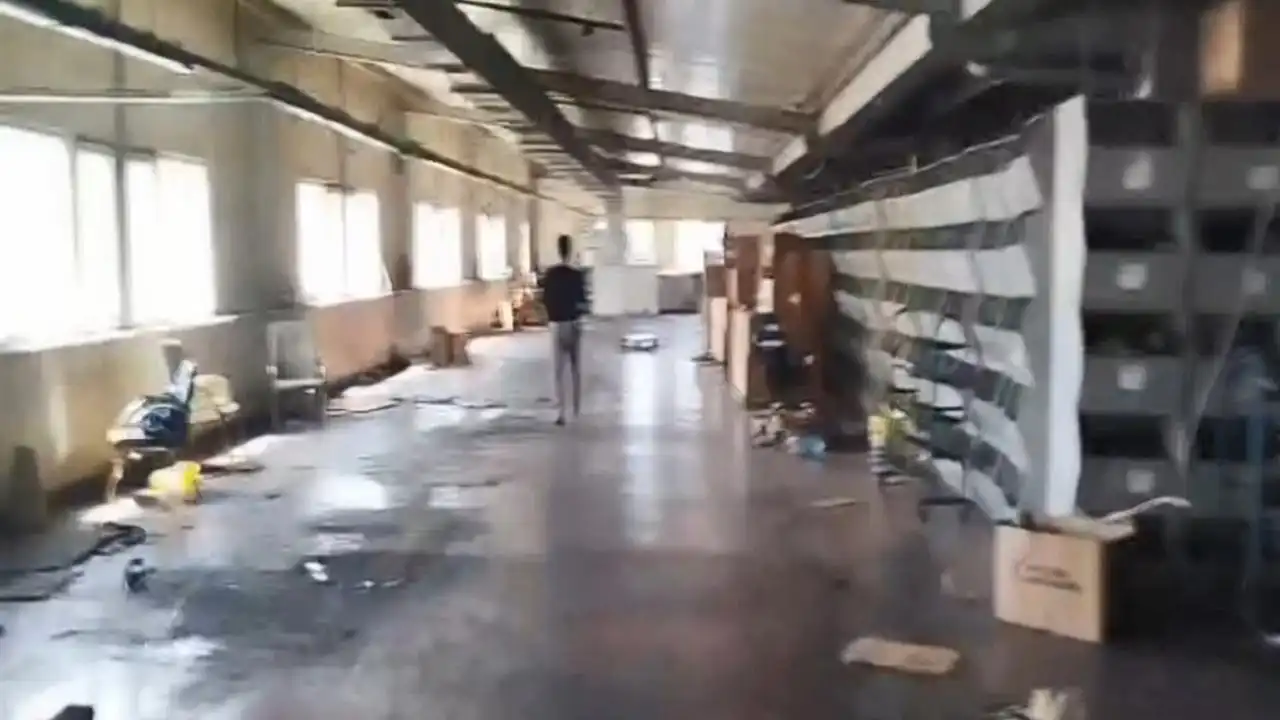 Ayakkabı fabrikası sahipleri, işçileri izne çıkarıp fabrikayı başkasına satarak ortadan kayboldu