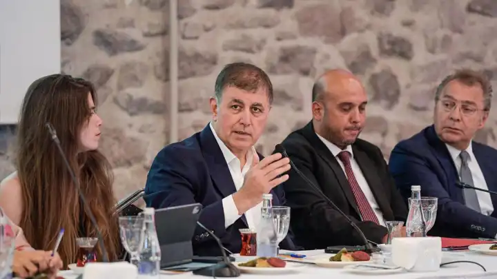 Cemil Tugay: İnsanların İzmir'e gelmesi için sebepleri olmalı