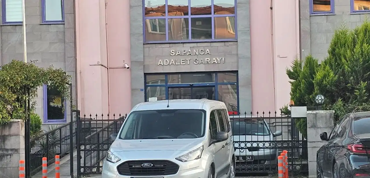 Sapanca’da gizli kamera skandalı: Sanıklar ilk kez hakim karşısında! “Ampülde gizli kamera olduğunu düşünmedim”