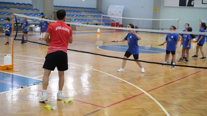 Bayraklı'da çocuklar vakitlerini dolu dolu geçiriyor