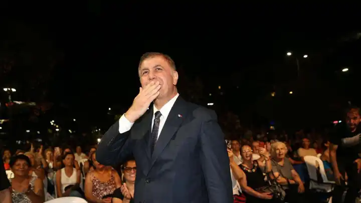 Cemil Tugay Alaybey'de Mahalle Şenliğine katıldı