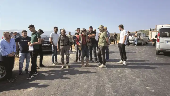 İzmir'de çöp eylemi: Tire'de vatandaş yolu kapattı