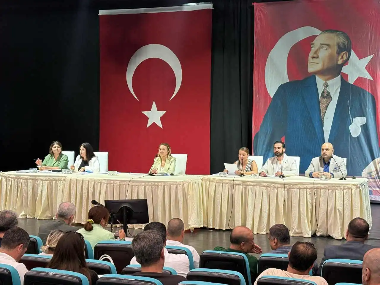 Konak Meclisi’nde AK Parti grubundan zam tepkisi: Karar yargıya taşınacak