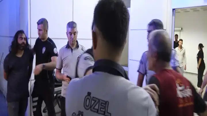 Lokantada can pazarı: Eski sevgilisini önce vurup ardından bıçaklayan adam, araya girmek isteyenleri de yaraladı