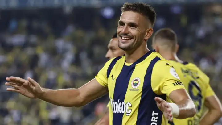 Fenerbahçe'nin eski yıldızı Arabistan'a gitti! İşte yeni takımı..