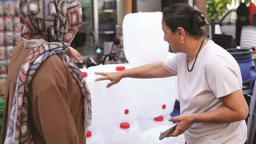 İzmirliler su kesintilerine karşı soluğu bidoncuda aldı