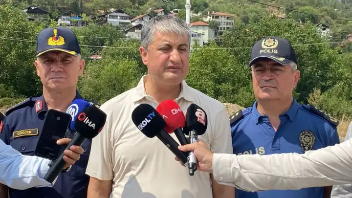 Karabük’te Arıcak Köyü yakınlarında orman yangını devam ediyor