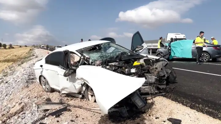 Kontrolden çıkan araç korkunç kazaya neden oldu: Aileden 3 kişi öldü, 2 yaralı