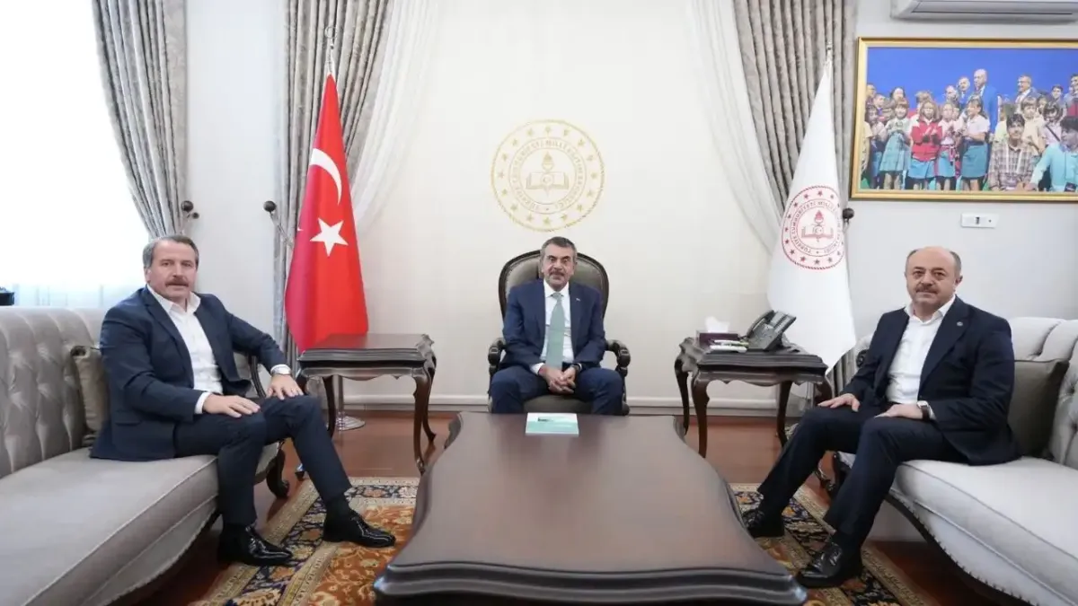 Memur-Sen Başkanı Ali Yalçın’dan Bakan Yusuf Tekin’e kritik ziyaret haberinin görseli