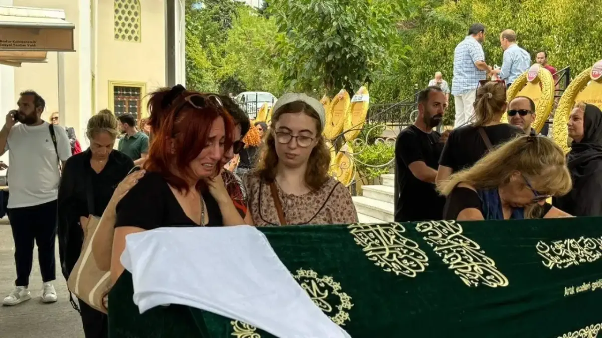 Münir Özkul’un eşi Umman Özkul, Kanser nedeniyle hayatını kaybetti haberinin görseli
