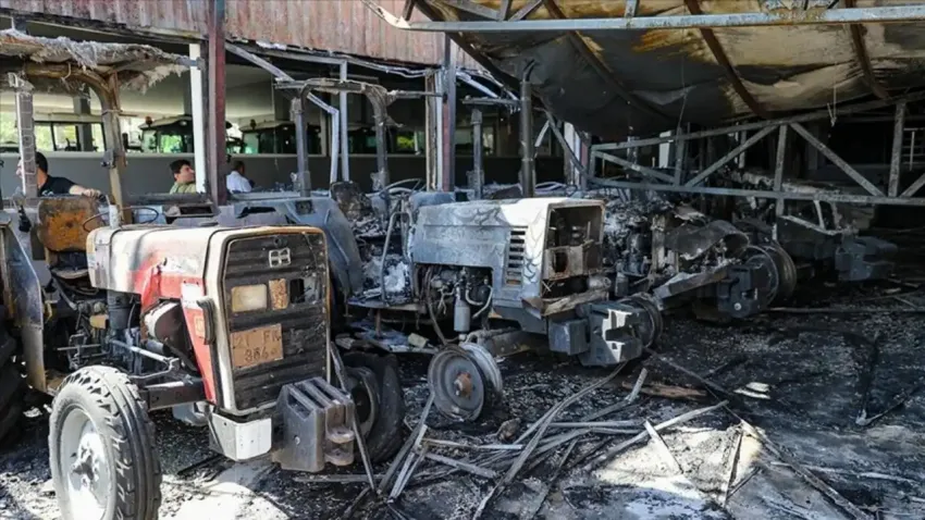 Traktörcüler Sitesi’nde gece yangını: 19 traktör ve 3 iş yeri kullanılamaz hale geldi haberinin görseli