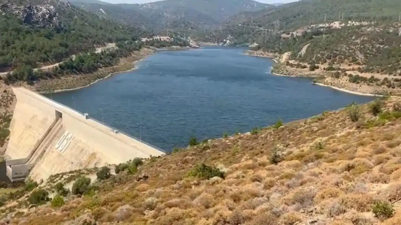 Bakan Yumaklı’dan sevindiren açıklama: Çeşme’nin su hasreti bugün bitiyor