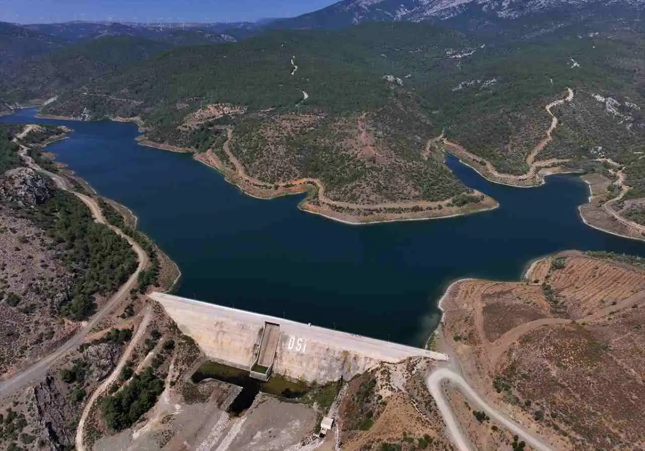 Çeşme'ye içme suyu sağlayacak proje: Karareis ve Salman barajları hizmete açıldı