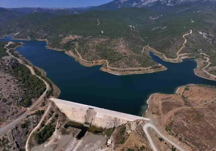 Çeşme'ye içme suyu sağlayacak proje: Karareis ve Salman barajları hizmete açıldı