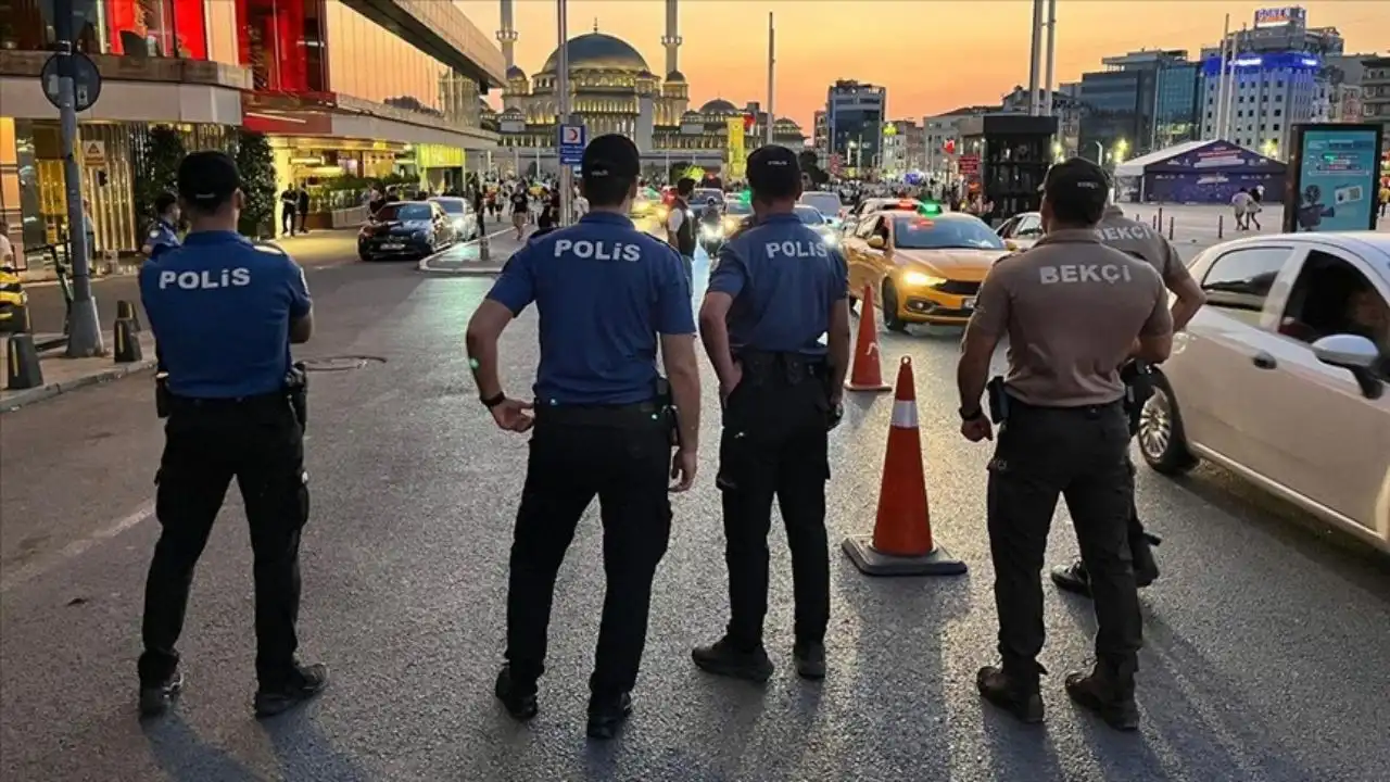 İstanbul'da dev asayiş operasyonu: 700 gözaltı, silah ve uyuşturucuya geçit yok!