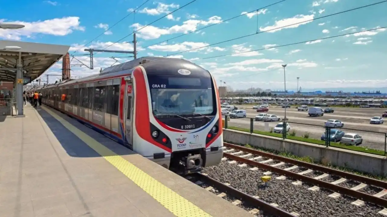 Marmaray’da peş peşe iki intihar şoku! Güzelyalı ve Darıca istasyonlarında seferler aksadı