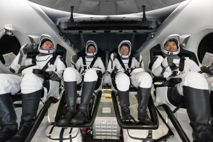 Uzaydaki 5 ay bitti: Crew-10 ekibi dünyaya döndü