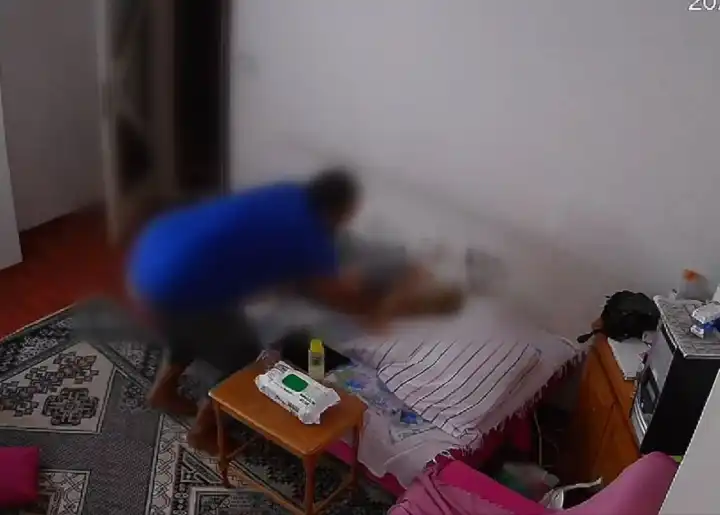 Yatalak annesini darbeden şizofreni hastası doktor tutuklandı