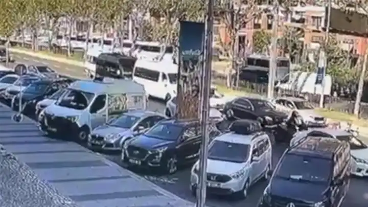Beyoğlu’nda zincirleme kaza: 6 turist yaralandı