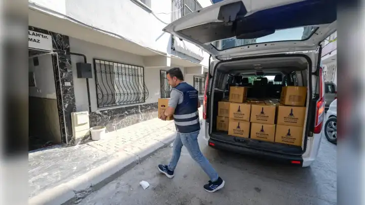 Büyükşehir’den vatandaşa gıda desteği: Zor günleri birlikte aşacağız 